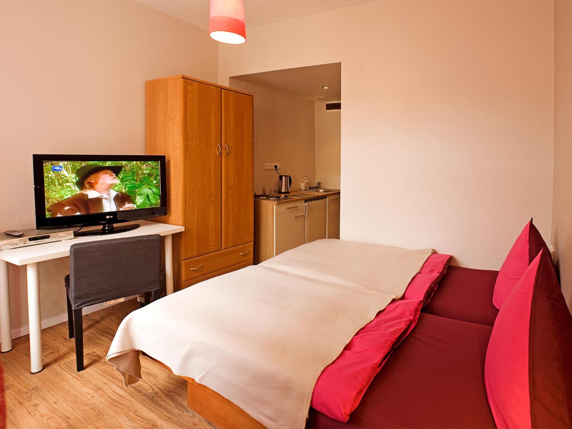 Double or Twin Room with Free Parking,908599018:JPEG